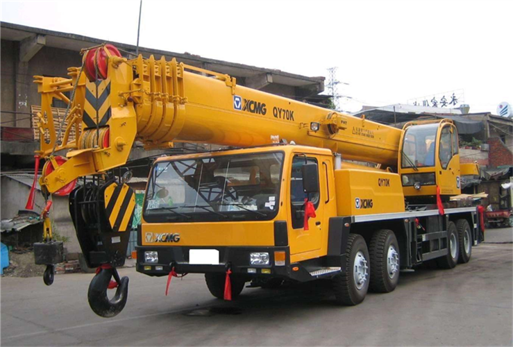 石嘴山市吊车出租选择重点