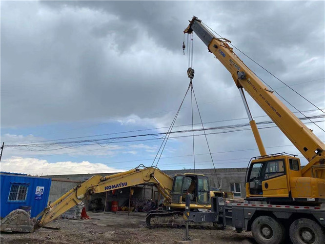 石嘴山市25吨吊车的工作半径是多少？