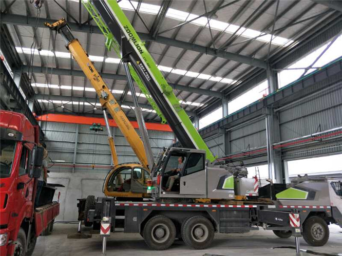 石嘴山市高空车出租需要注意哪些安全事项？