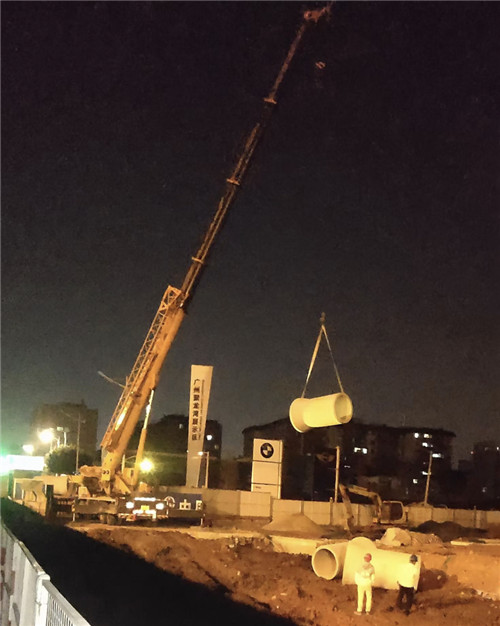 石嘴山市“弯臂矫正”—— 吊车的 “形变补偿” 技术