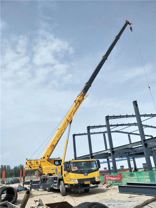 石嘴山市超高层建筑钢结构吊装案例